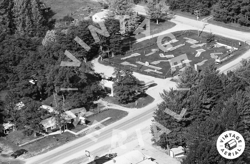 Kates Sweet Shop & Mini Golf (Buds Mini Golf, Lochen Wood Mini Golf and Ice Cream) - 1988 (newer photo)